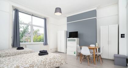 Cosy Fully Equipped Studio 1 Close to University