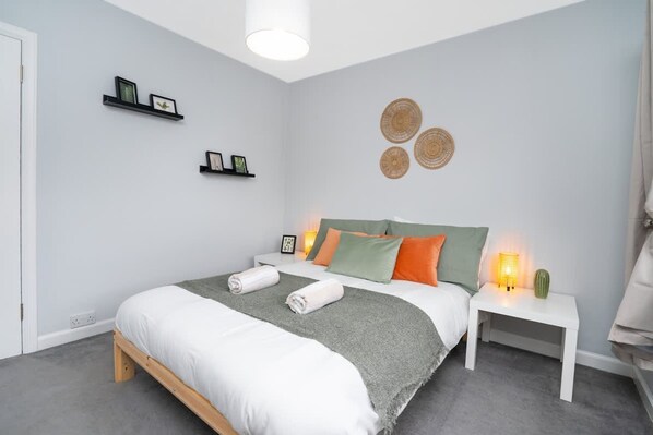 House - 3 Bedroom House - Free Parking (Dunfermline)