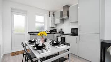 House | 4 bedrooms, desk, Internet