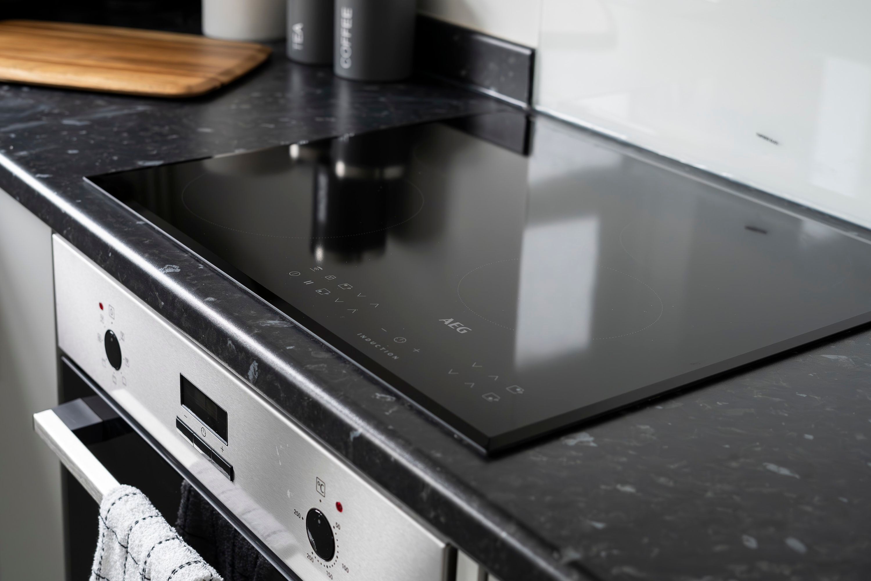 4 bedrooms, desk, Internet