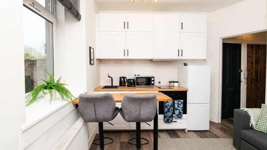 1 Bedroom Apartment-free Parking