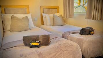 Apartment | 3 bedrooms, desk