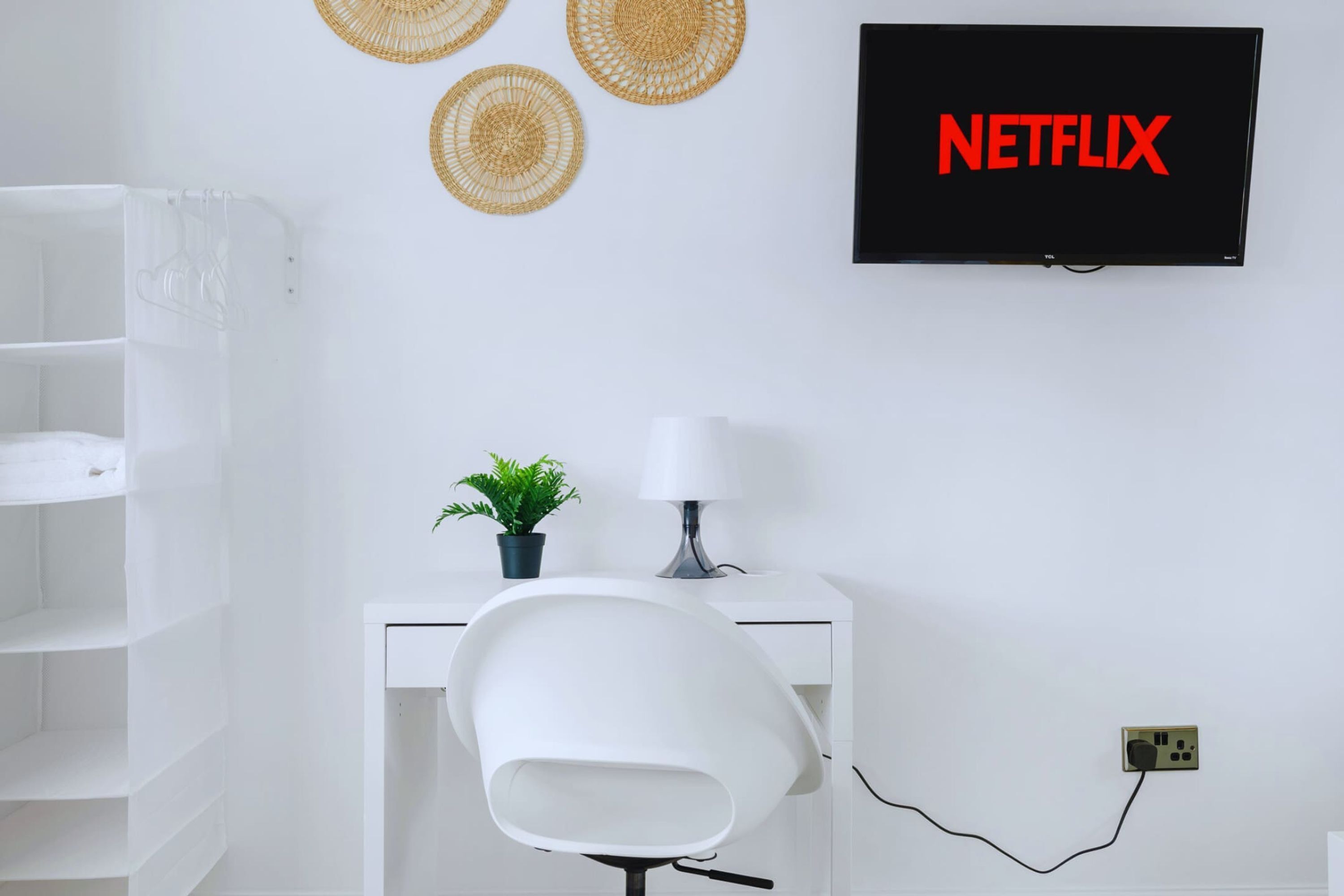 House | 4 bedrooms, desk