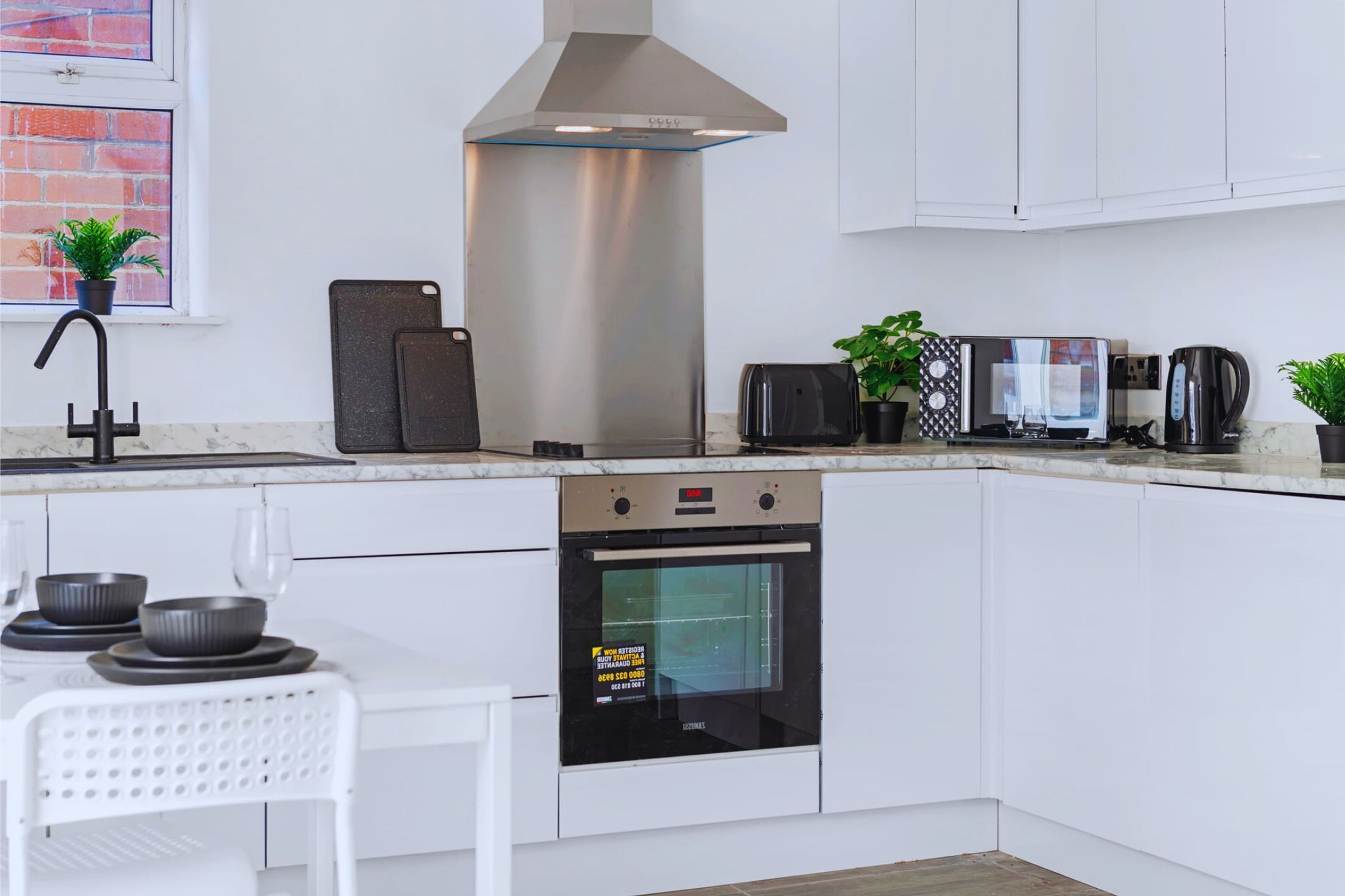 House | 4 bedrooms, desk