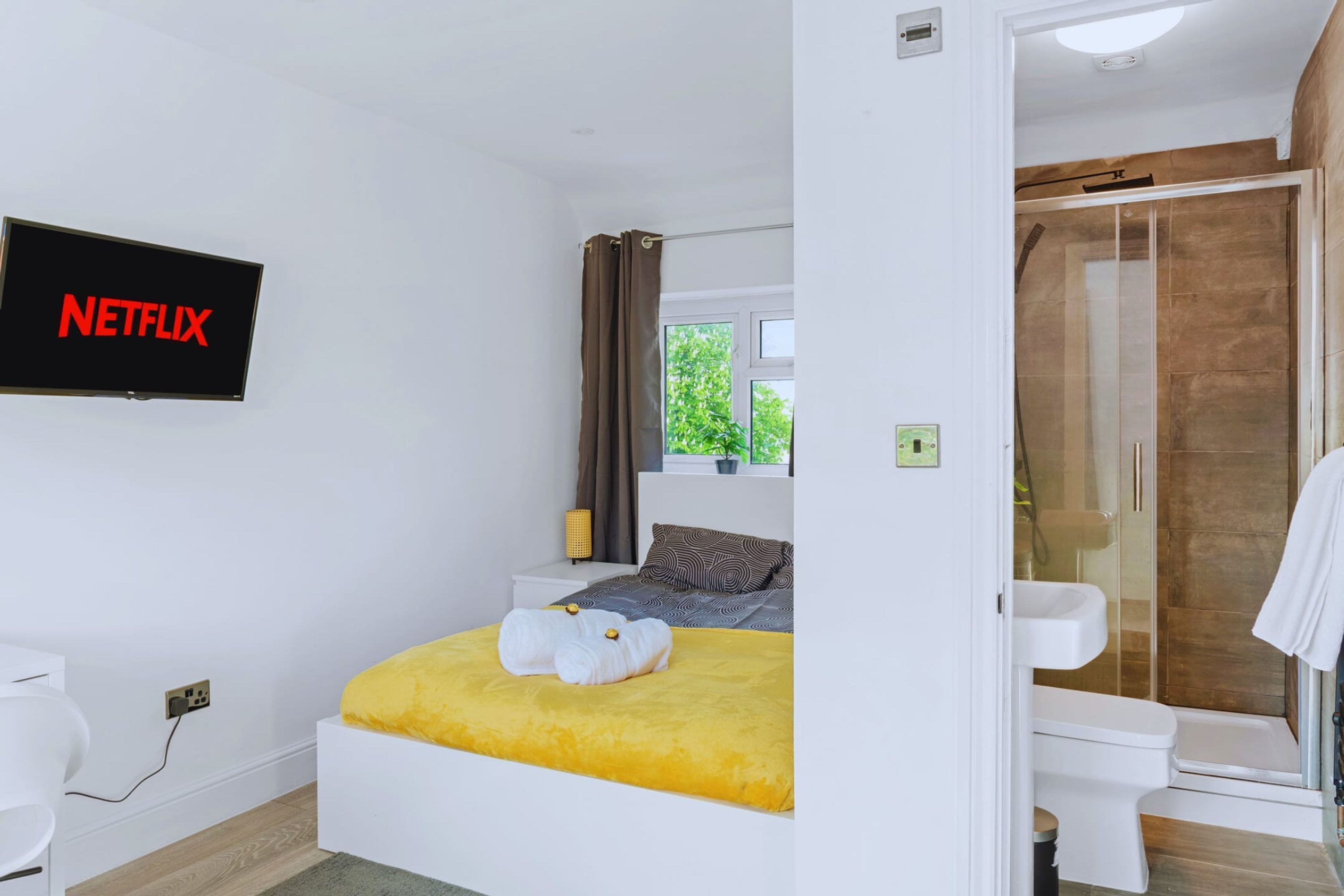 独立别墅 | 4 多间卧室、办公桌