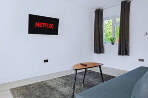 House | 4 bedrooms, desk - 4 Bedrooms - 3 Bathrooms House (Alfreton)