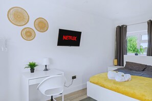 House | 4 bedrooms, desk - 4 Bedrooms - 3 Bathrooms House (Alfreton)