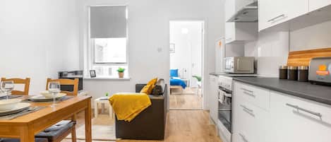 Apartment | 2 Schlafzimmer, Schreibtisch