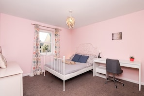 House | 3 bedrooms - 3 Bedroom House - Free Parking (Aberdeen)