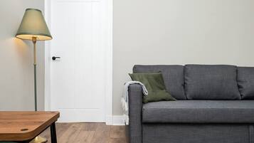 Apartment | 2 bedrooms, desk