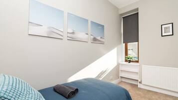 Apartment | 2 bedrooms, desk