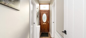 2 Bedroom Flat - Free Parking