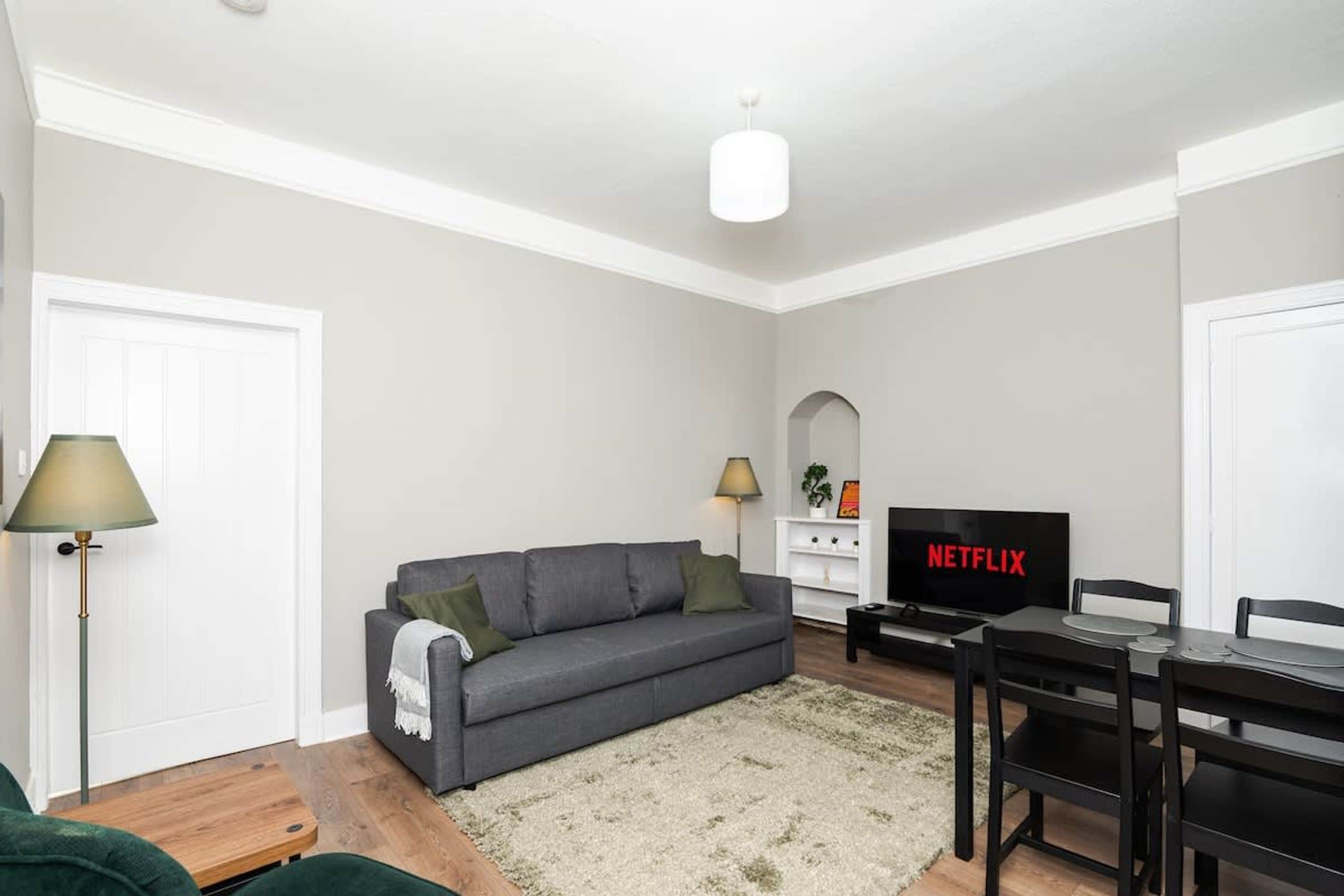 2 عدّة غرف نوم ومكتب