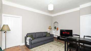 Apartment | 2 bedrooms, desk