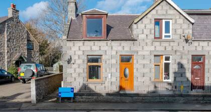 2 Bedroom Flat - Free Parking