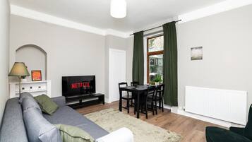 Apartment | 2 bedrooms, desk