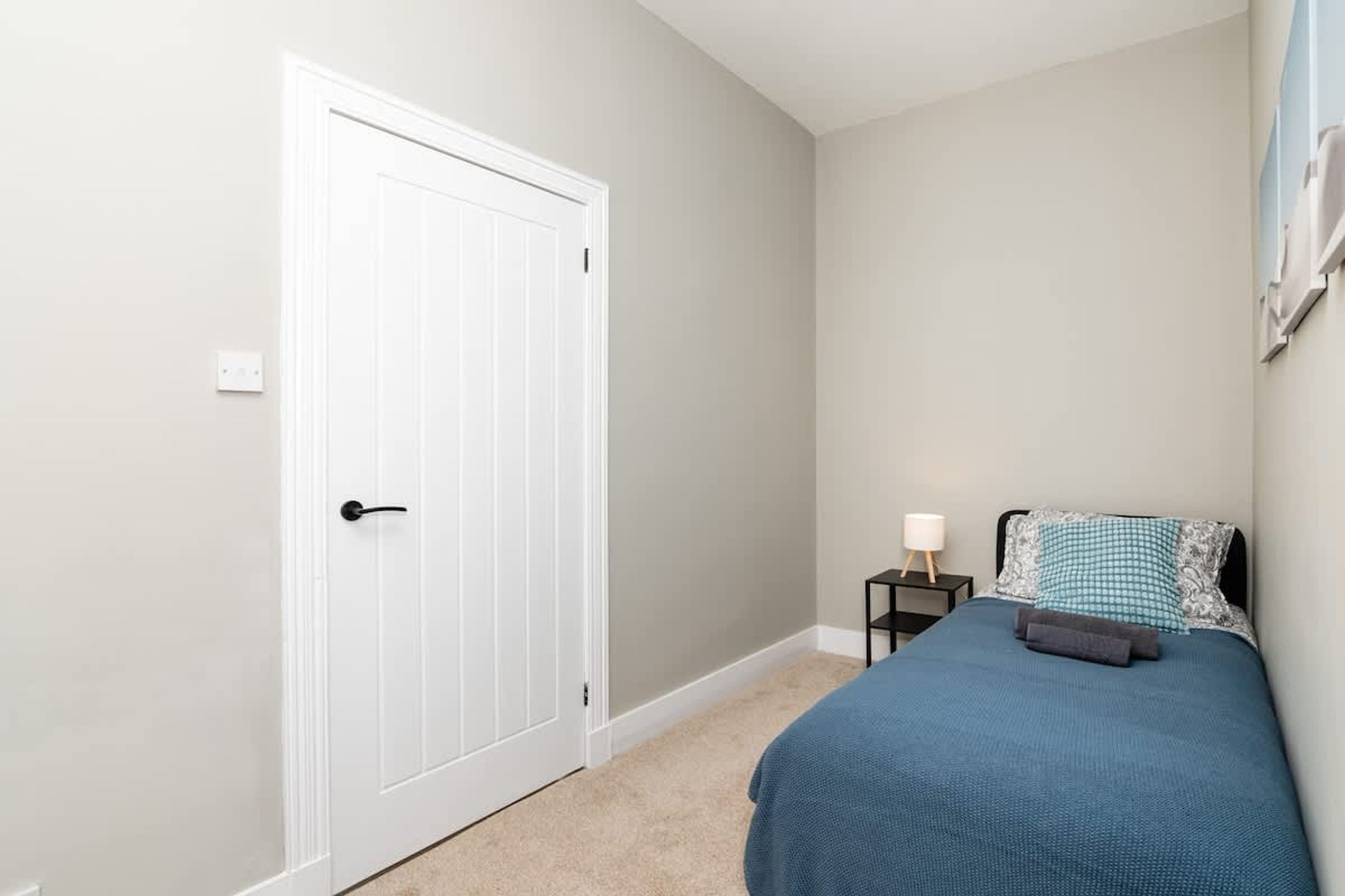 2 عدّة غرف نوم ومكتب