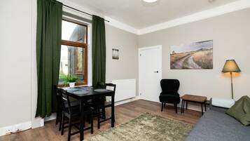 Apartment | 2 bedrooms, desk