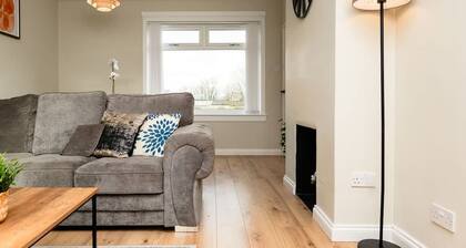 3 Bed House With Driveway