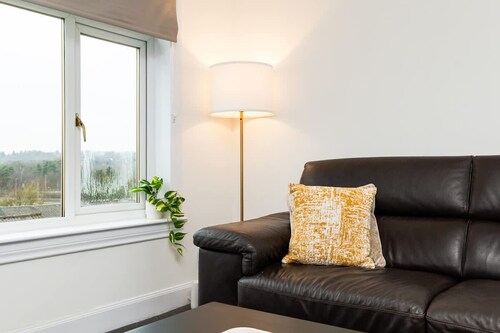 3 Bed House-free Parking-6beds