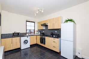 Apartment | 2 bedrooms, desk