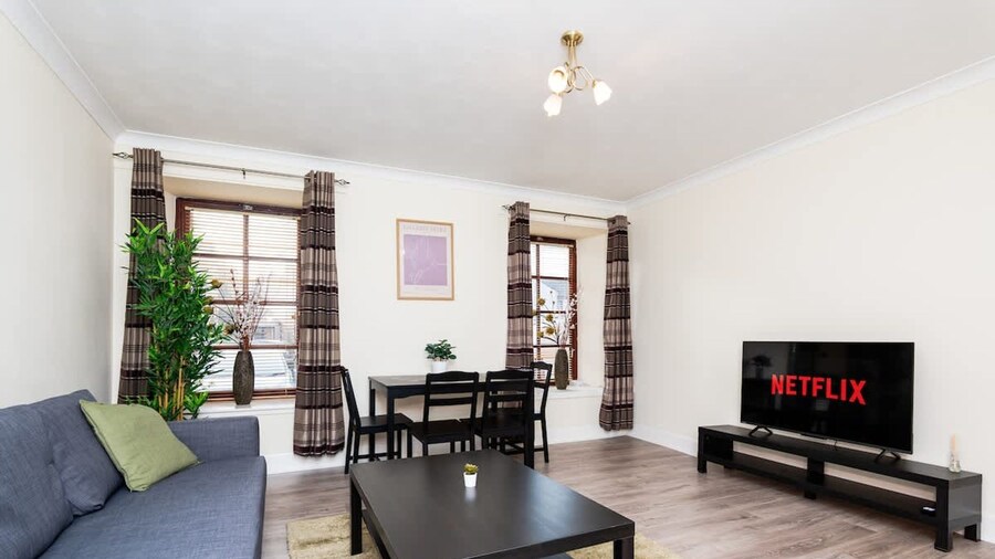 2 Bed Flat-ground Floor-parking