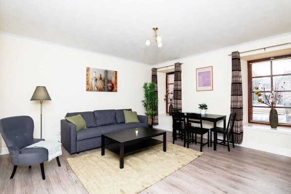 アパートメント | 2 室のベッドルーム、デスク