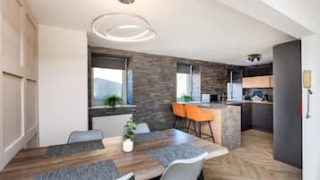 5 bedrooms