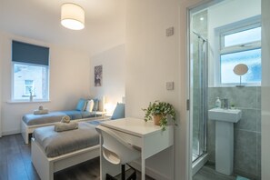 Rumah | 4 kamar tidur dan meja kerja