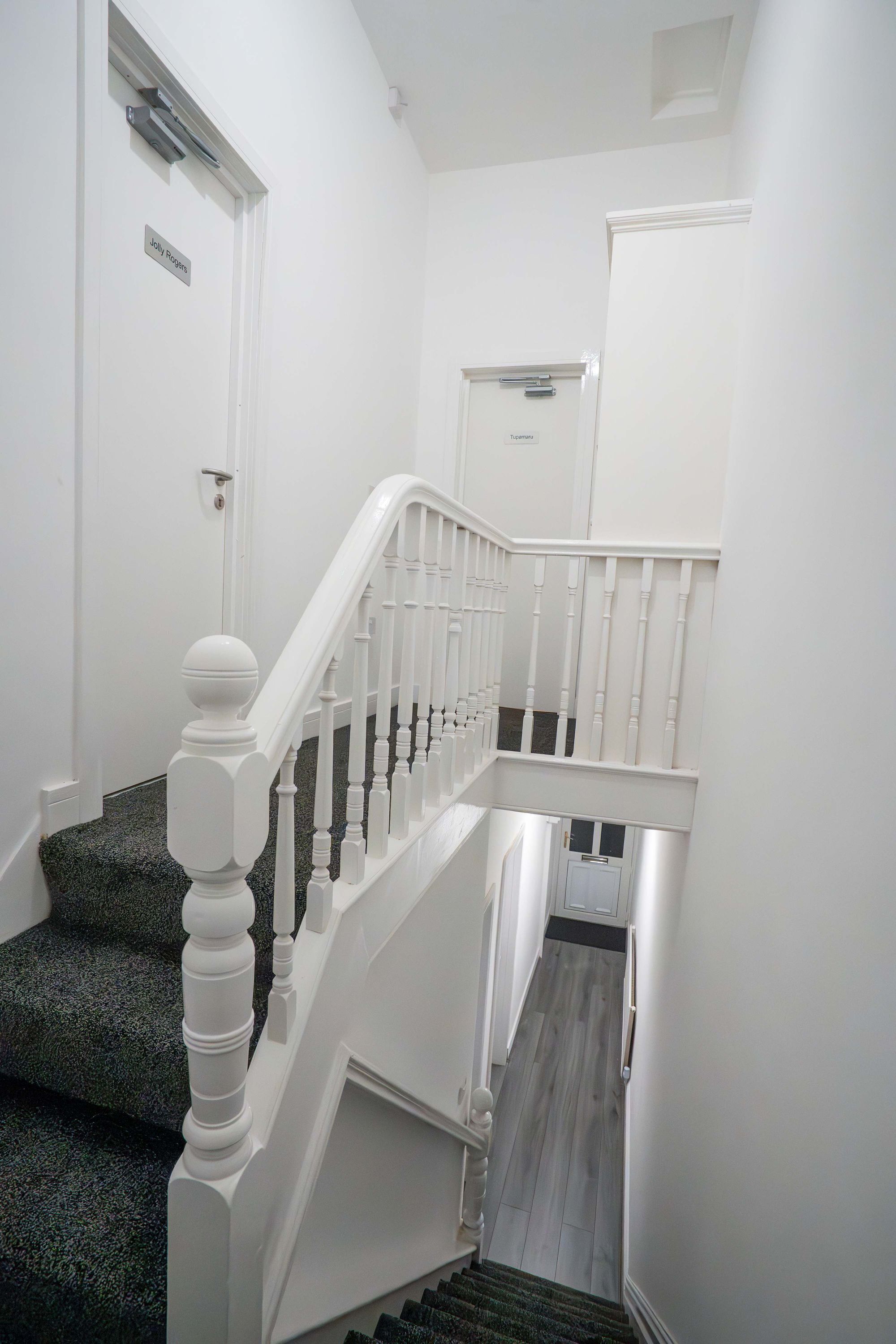 House | 4 bedrooms, desk