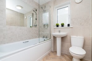 Casa | 3 quartos, escrivaninha
