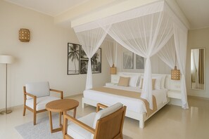 Zimmersafe, Schreibtisch, laptopgeeigneter Arbeitsplatz