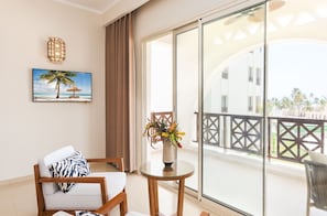 In-room safe, desk, laptop workspace, iron/ironing board - Diamonds Bijoux (Bwejuu)