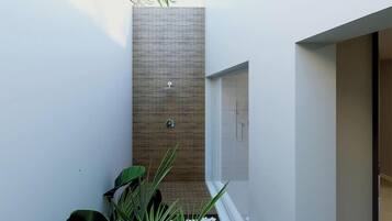 1 quarto, cofres nos quartos, escrivaninha