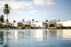 2 piscinas al aire libre