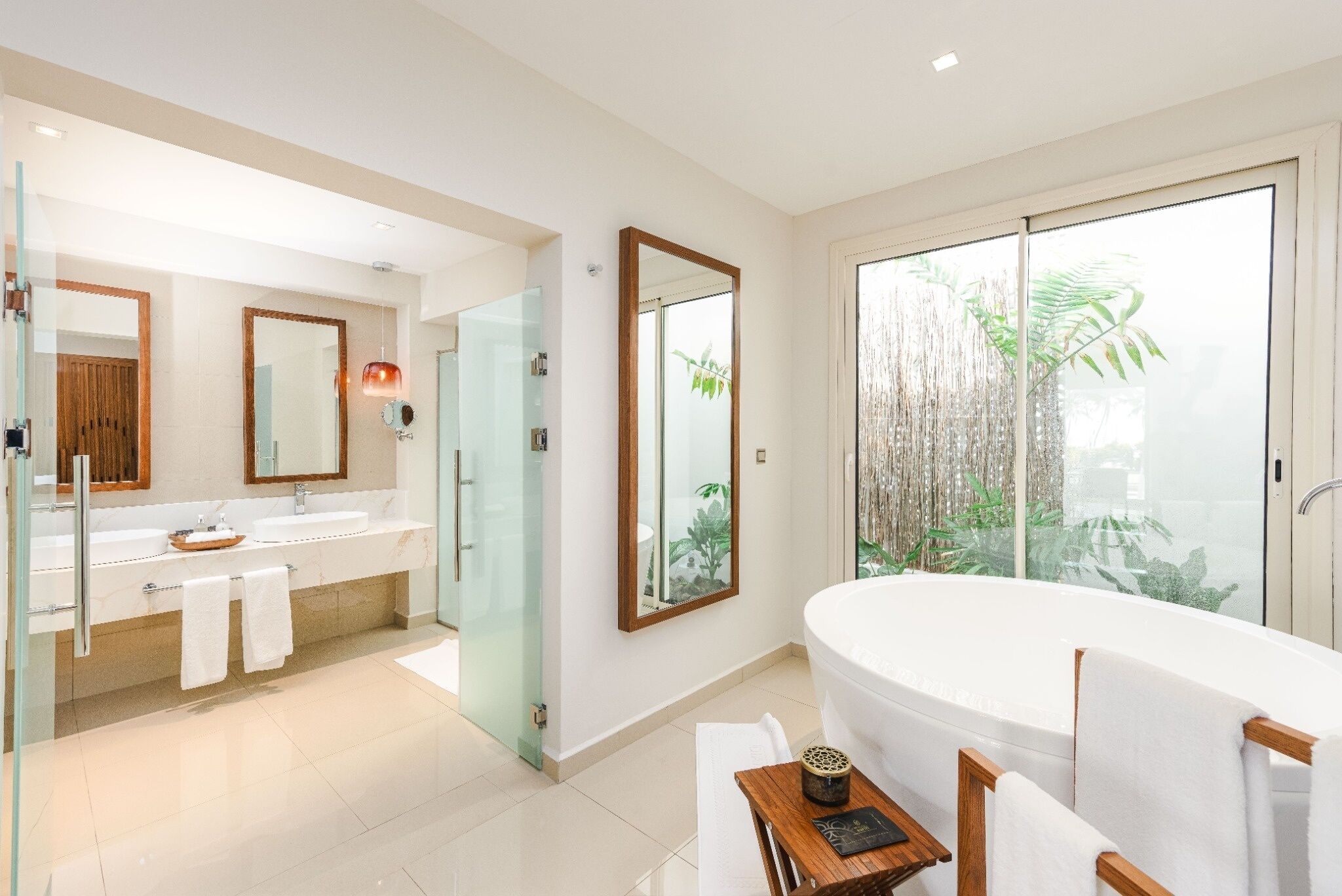 免費梳洗用品、風筒、拖鞋、提供毛巾