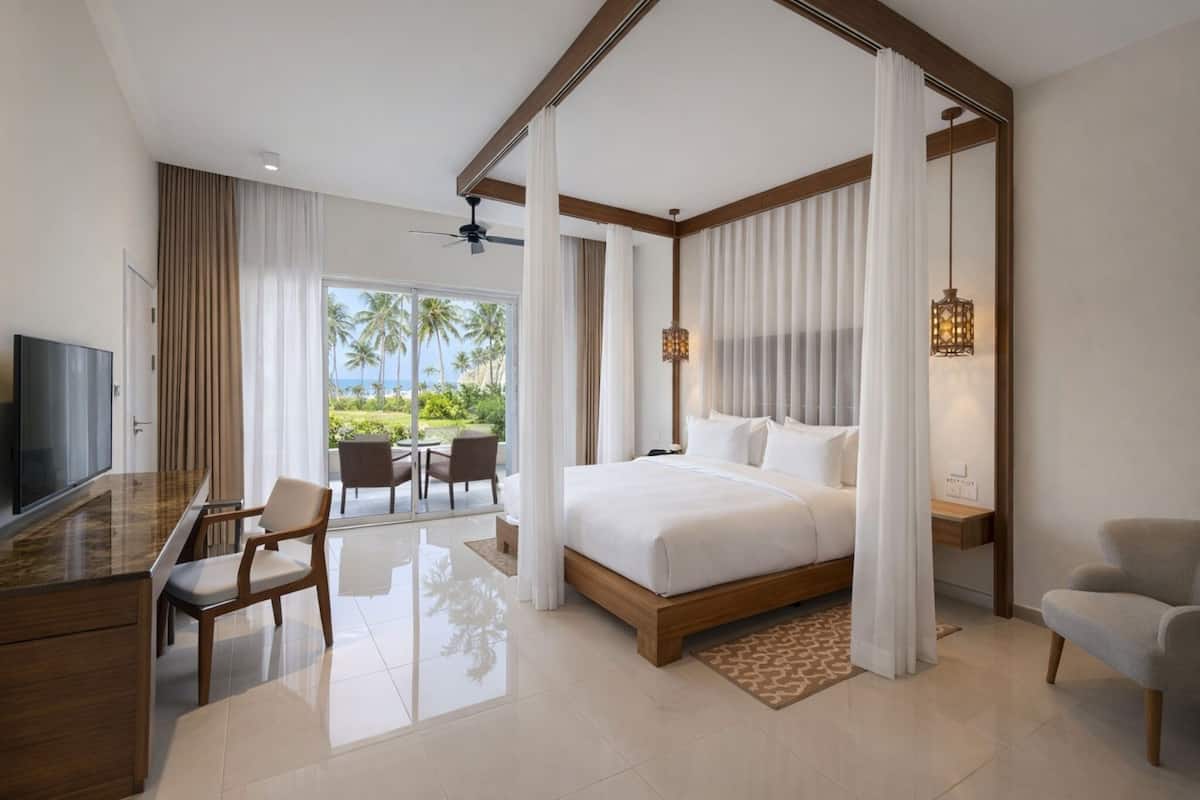 Caja de seguridad en la habitación y escritorio