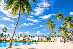 Private beach, white sand, beach bar