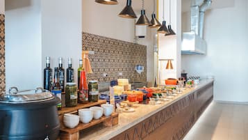 Café da manhã com buffet todos os dias (USD 40 por pessoa)