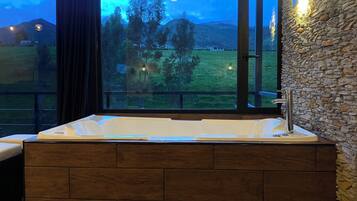 1 bedroom, desk, WiFi, bed sheets