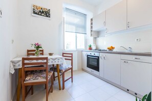 Studio (Studio Apartment (owner Mila Studio)) | Private kitchen | Fridge - Secret & Stylish Hideaway Apartments Zadar Old Town (Zadar)