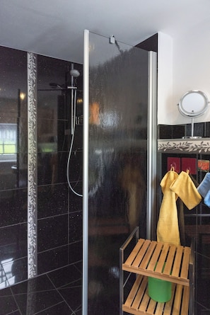 Douche, articles de toilette écologiques, sÚche-cheveux