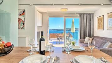 Apartment (One-Bedroom Apartment With Terrace An) | Living room | 32-inch flat-screen TV with satellite channels