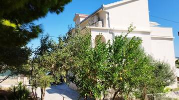 Apartment (One-Bedroom Apartment With Terrace An) | Exterior