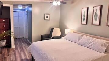 2 makuuhuonetta, työpöytä, ilmainen Wi-Fi, vuodevaatteet