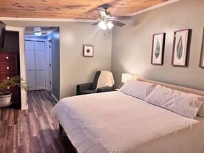 2 bedrooms, desk, free WiFi, bed sheets