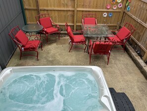 Outdoor spa tub - Pet Friendly Lake of Egypt Home with Hot Tub, RV Hookup & Boat Slip (Goreville)