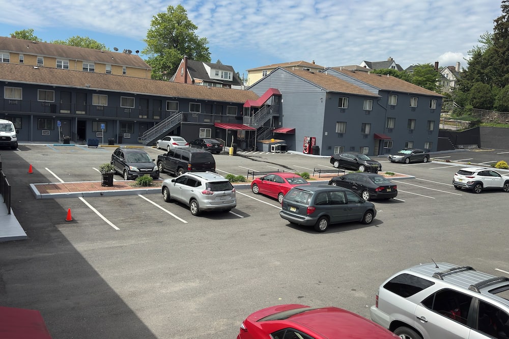 Belleville Motor Lodge