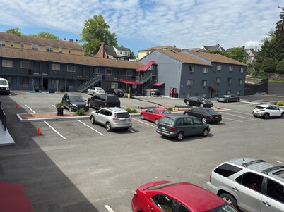 Belleville Motor Lodge