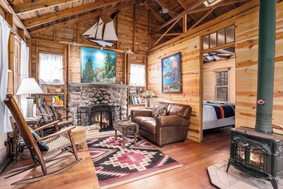 Secluded dog-friendly beach retreat with hot tub